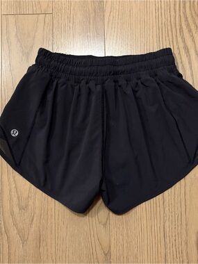 Lululemon Hotty Hot 2.5”Shorts (Size 2 older version) fits more like size 0